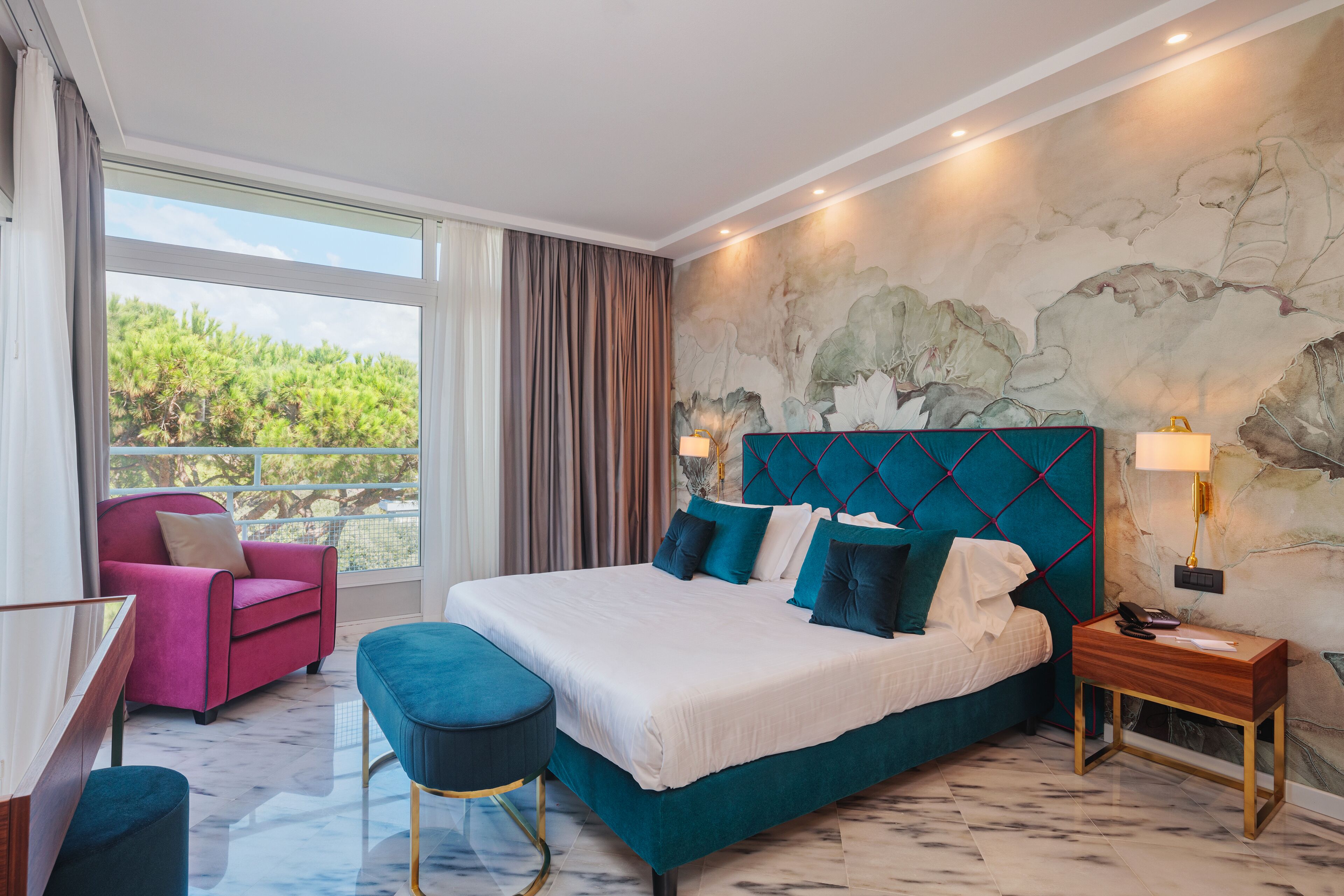 Minibar, coffres-forts dans les chambres, ameublement personnalisé