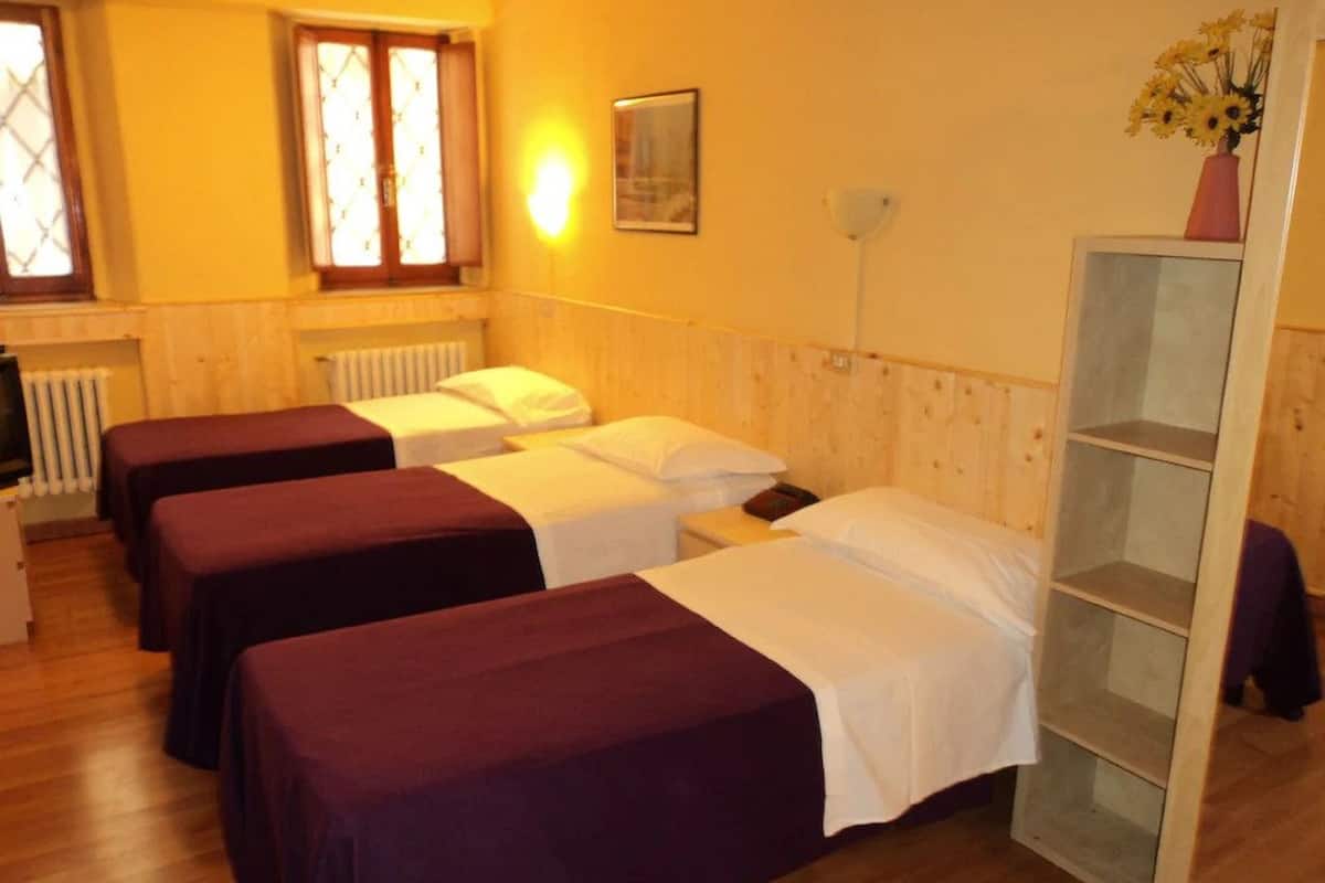 Quadruple Room | Desk, rollaway beds, free WiFi