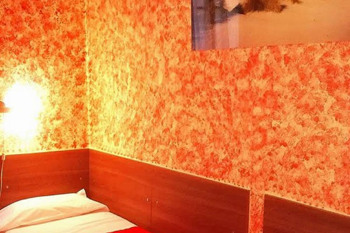 Desk, rollaway beds, free WiFi