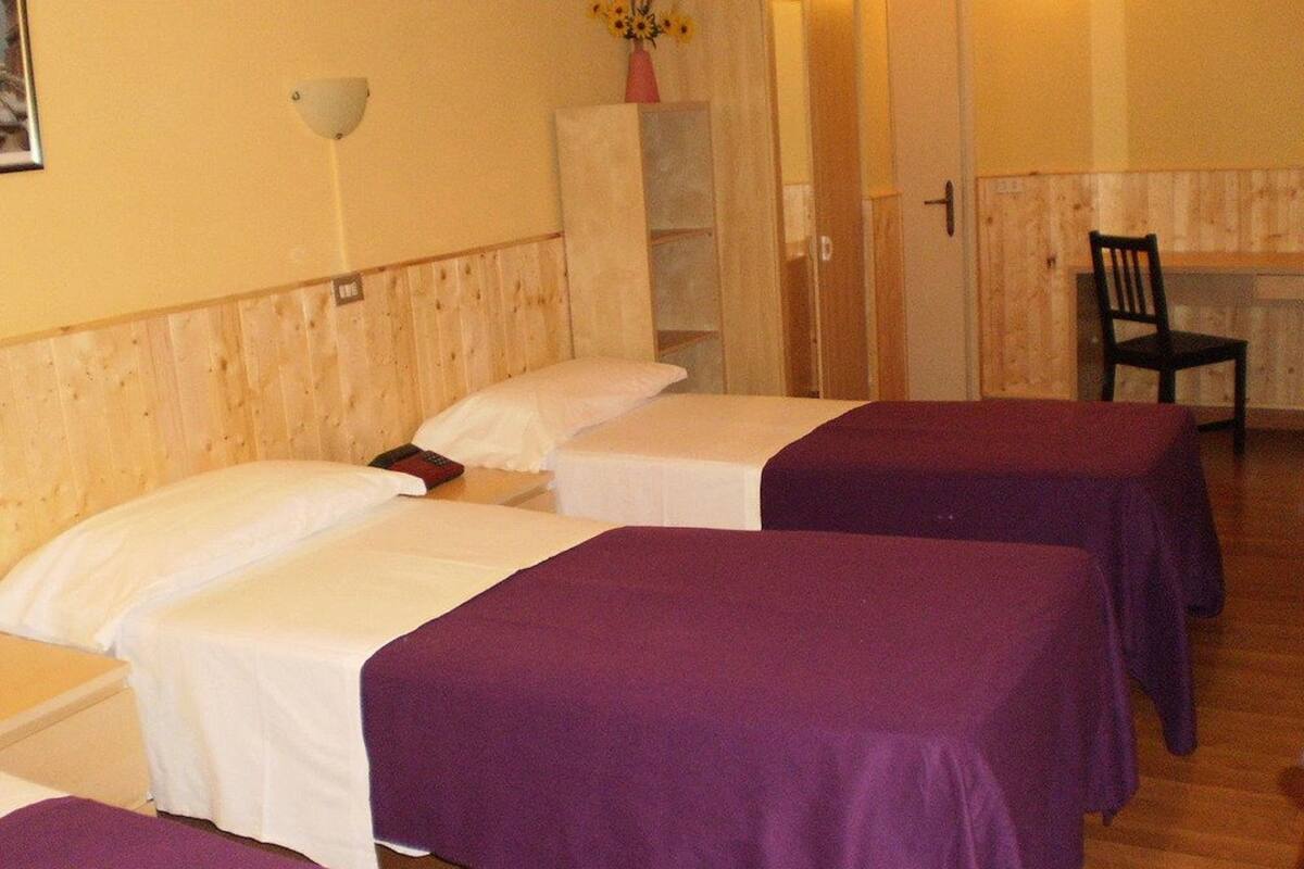 Triple Room, 3 Single Beds | Desk, rollaway beds, free WiFi