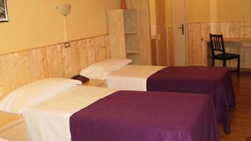 Triple Room, 3 Twin Beds | Desk, rollaway beds, free WiFi