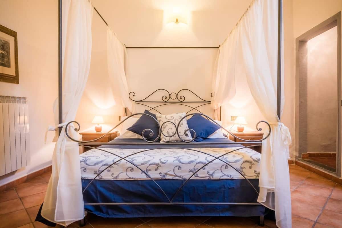 Habitación familiar | Ropa de cama de alta calidad, edredón, minibar y escritorio