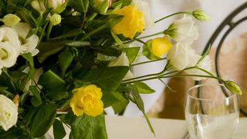 Colazione a buffet, servita tutte le mattine (15 EUR a persona)