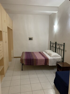 Basic-Doppelzimmer | Schreibtisch, schallisolierte Zimmer, Bügeleisen/Bügelbrett