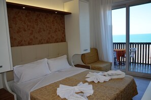 In-room safe, desk, soundproofing, rollaway beds - Eurhotel (Rimini)