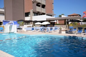 Piscina a l'aire lliure de temporada 