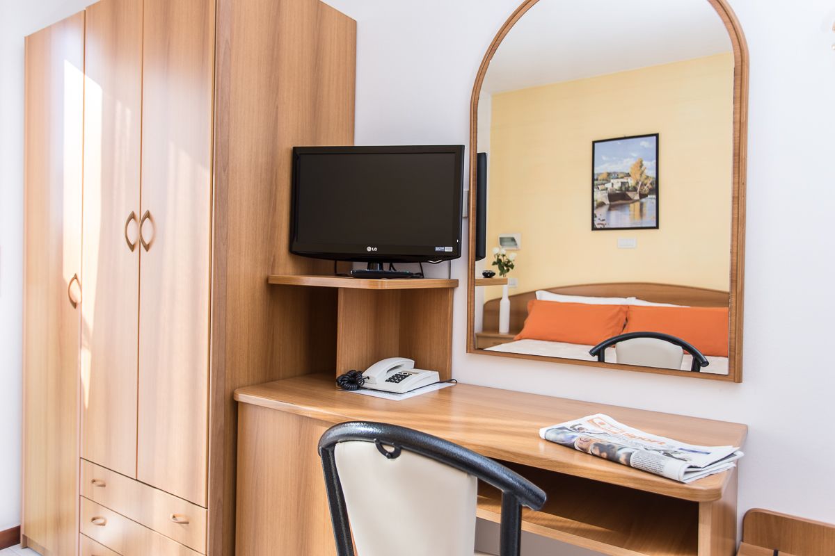 premium bedding, in-room safe, desk, soundproofing