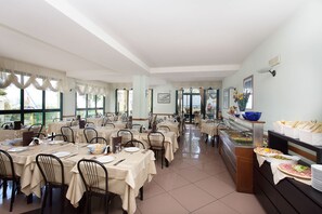 Frokost, lunsj og middag serveres, italienske retter 