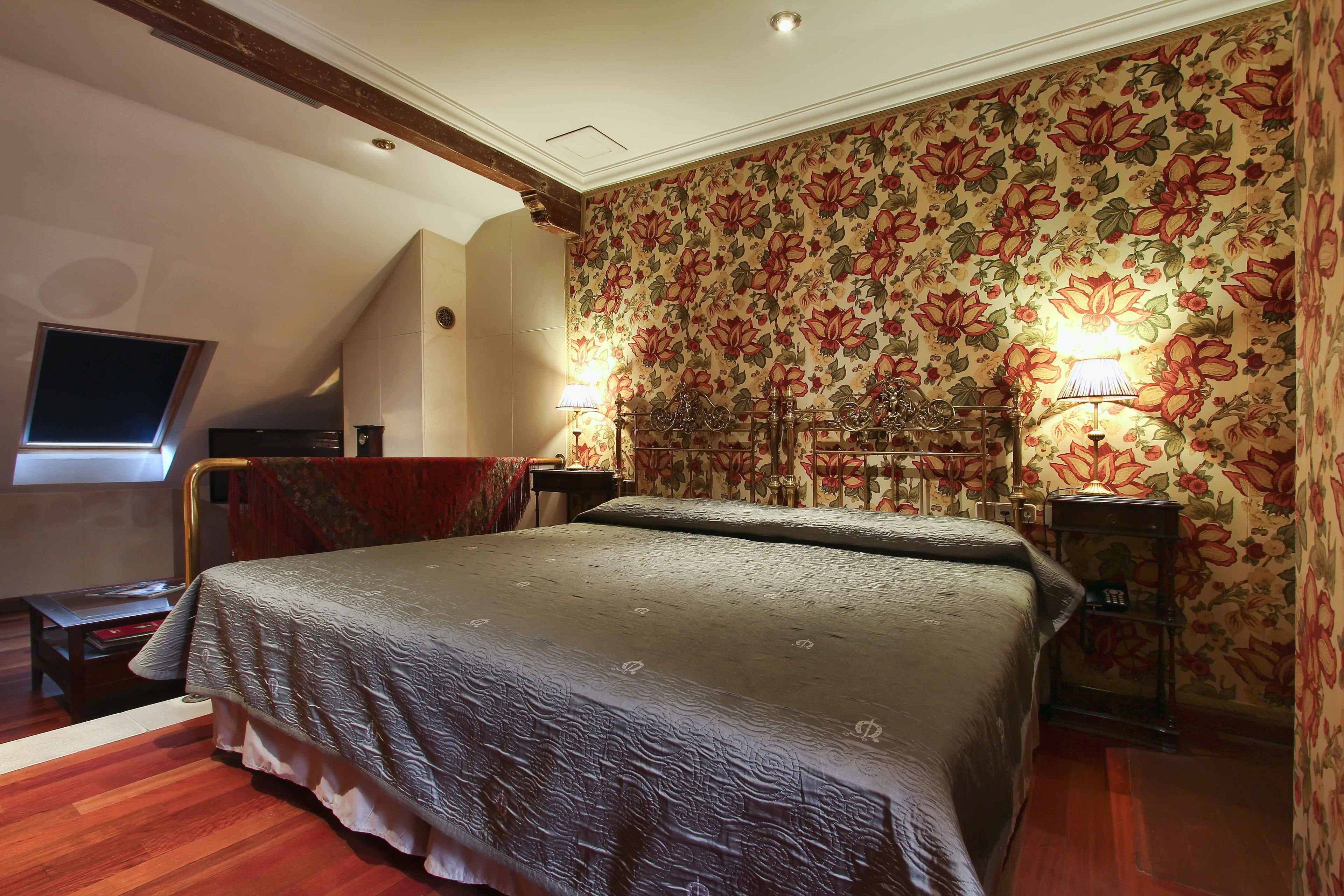 junior suite | minibar, in-room safe, individually decorated, individually furnished