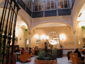 Interior entrance - Taberna del Alabardero (Seville)
