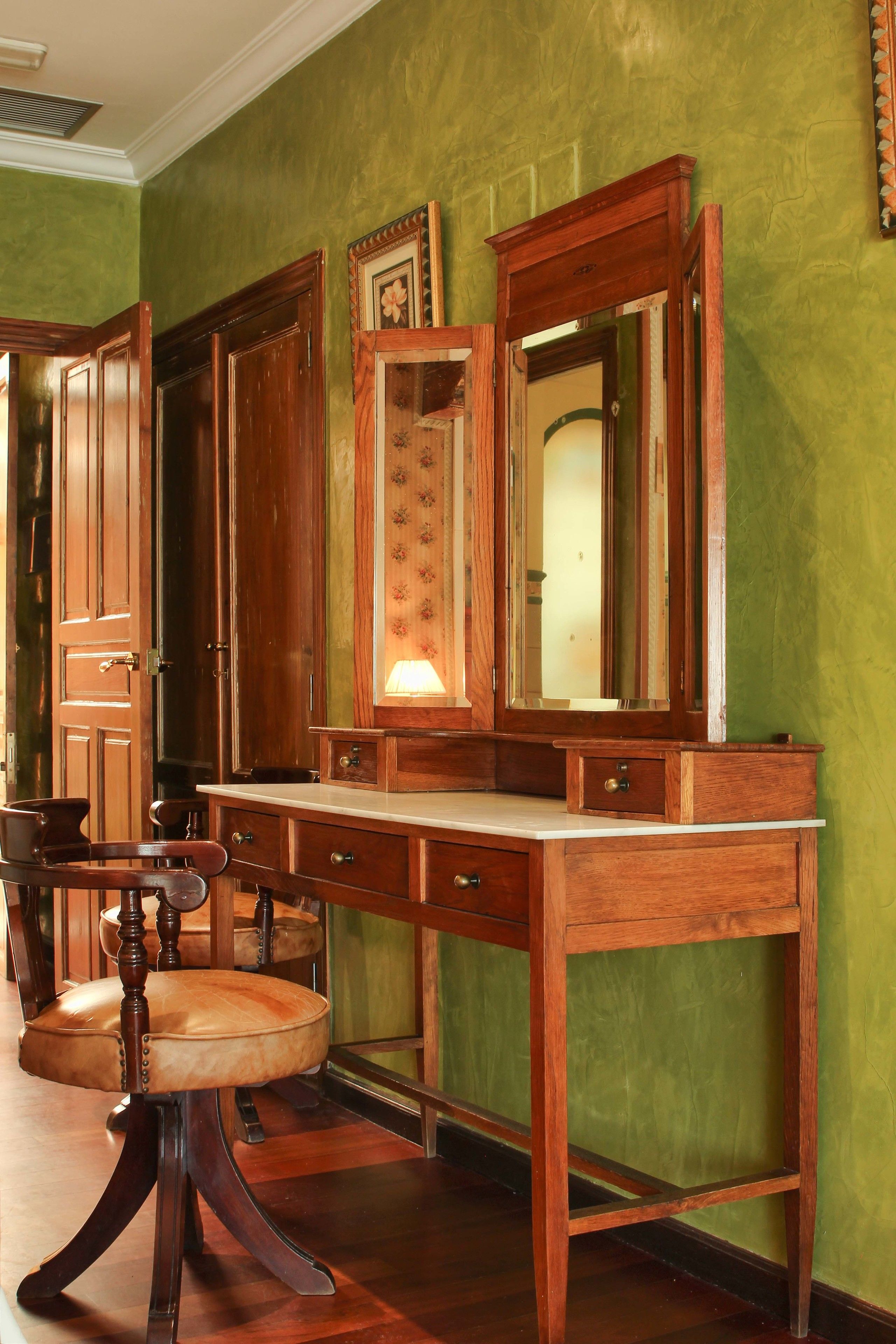 junior suite | minibar, in-room safe, individually decorated, individually furnished