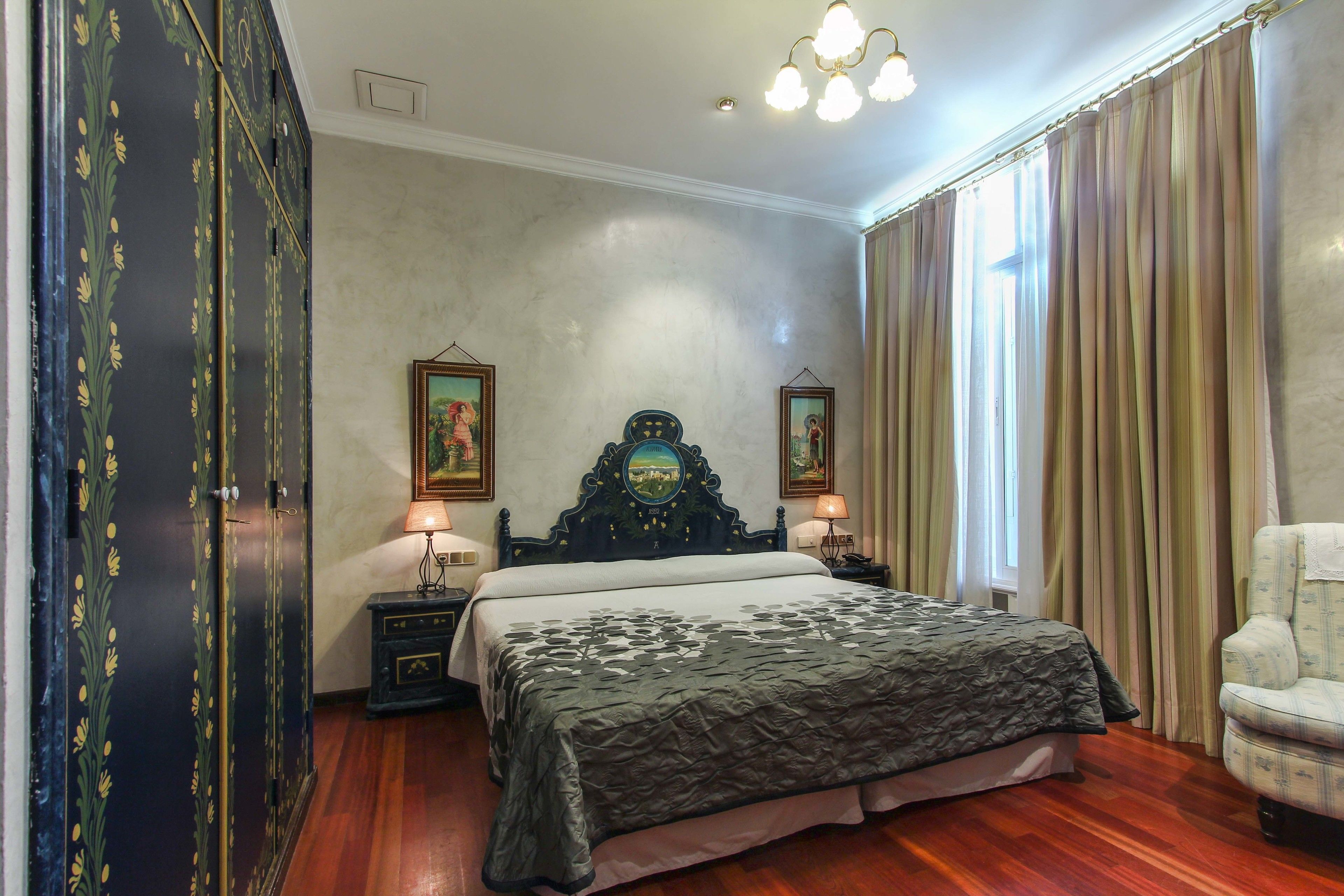 double room | minibar, in-room safe, individually decorated, individually furnished