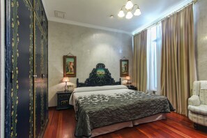 Habitación doble | Minibar, caja fuerte, decoración individual y mobiliario individual