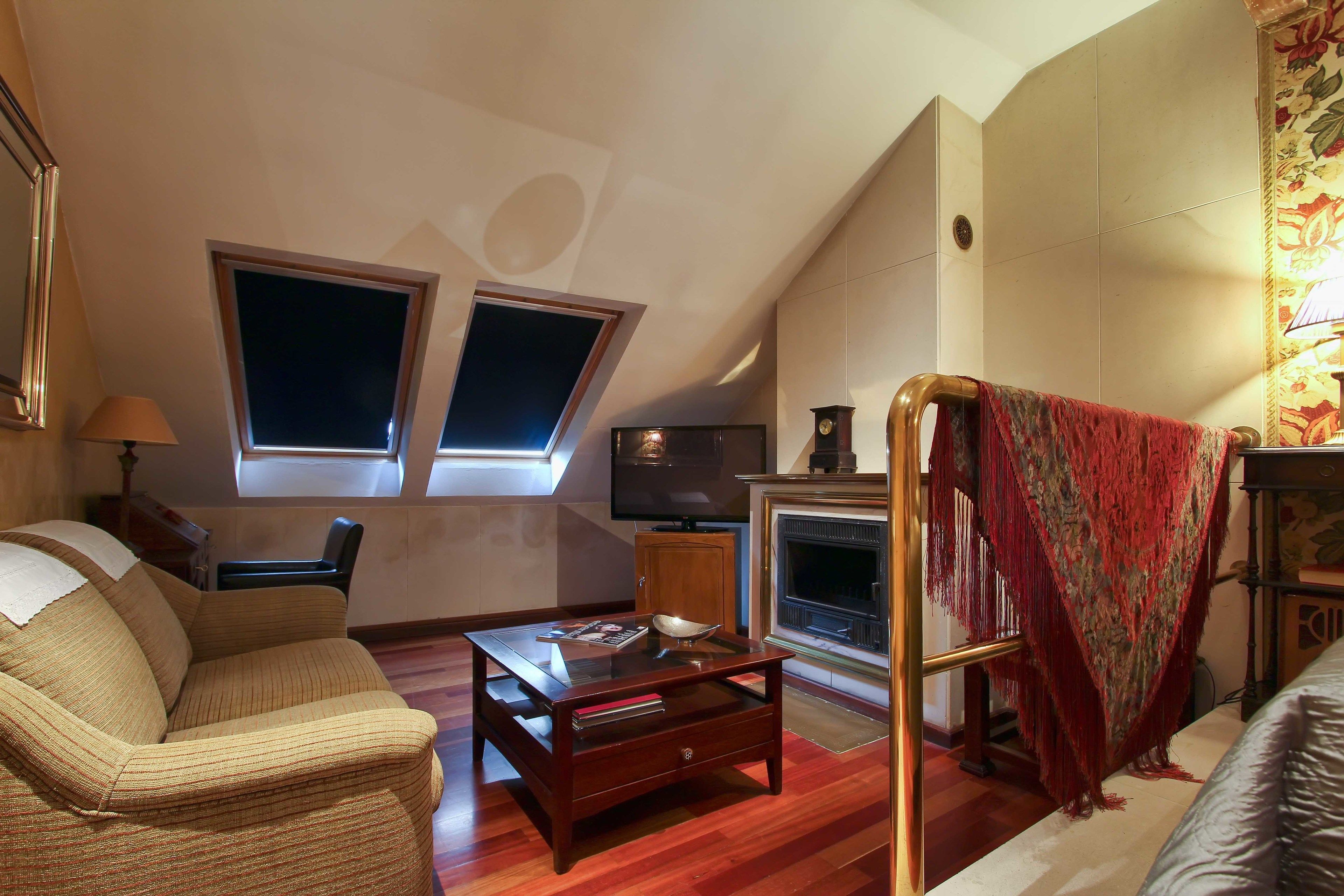 junior suite | living area | tv