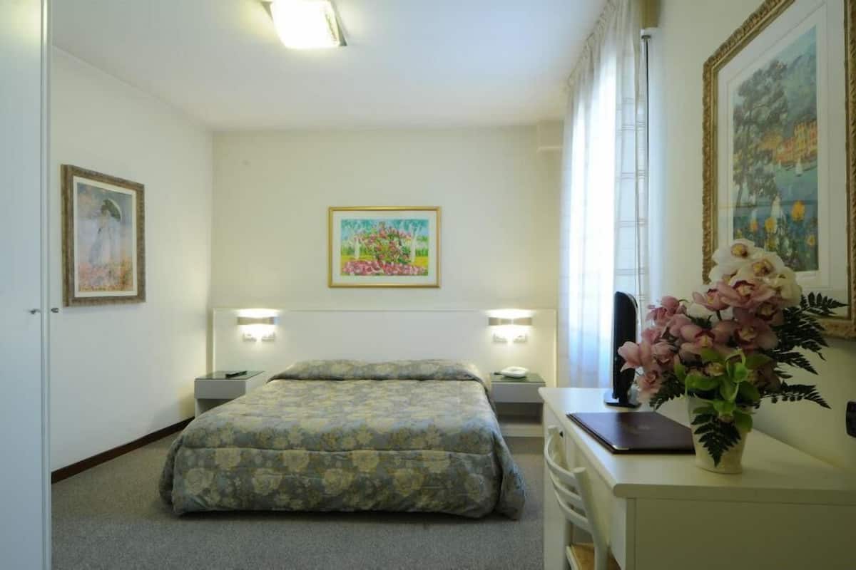 Superior Double Room | Minibar, WiFi (free)