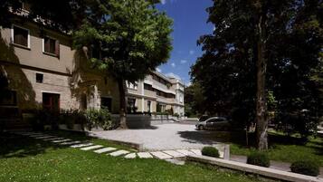 Enceinte de lâhĂ©bergement