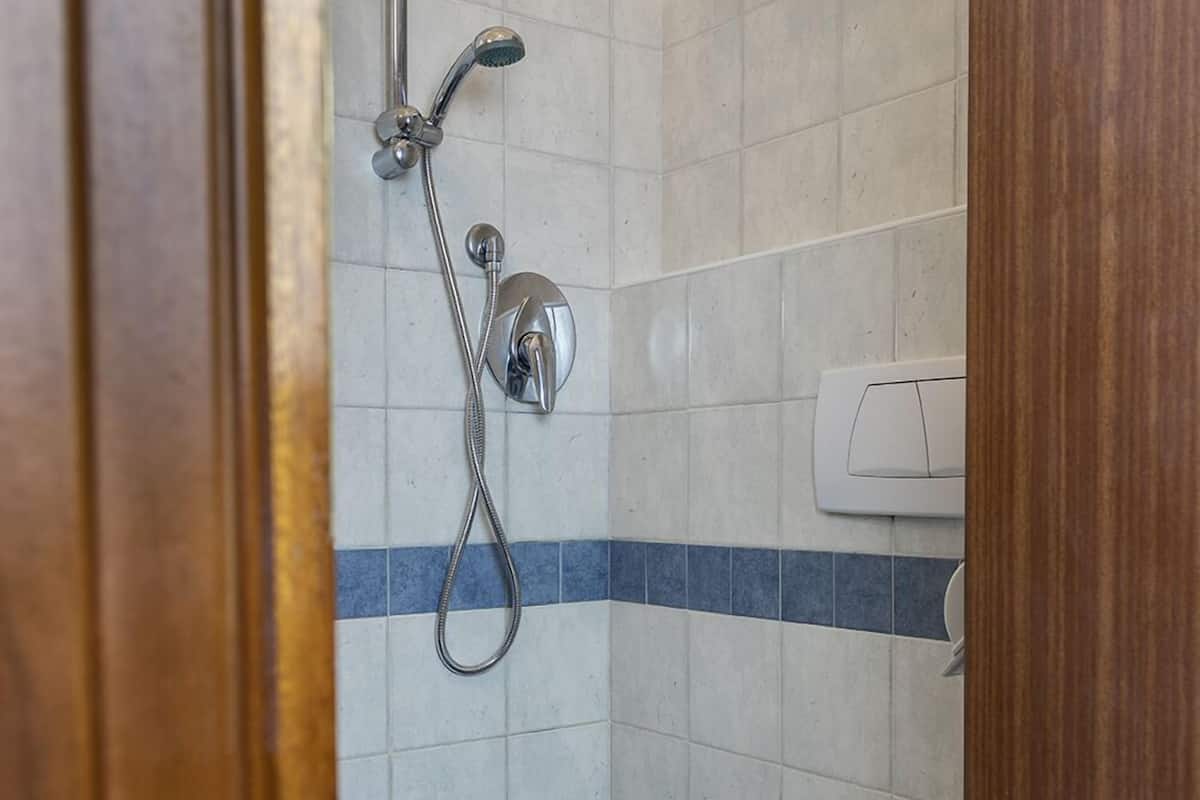 Doccia, asciugacapelli, bidet