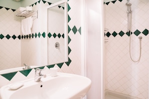 Superior Double or Twin Room | Bathroom | Free toiletries, hair dryer, bidet, towels