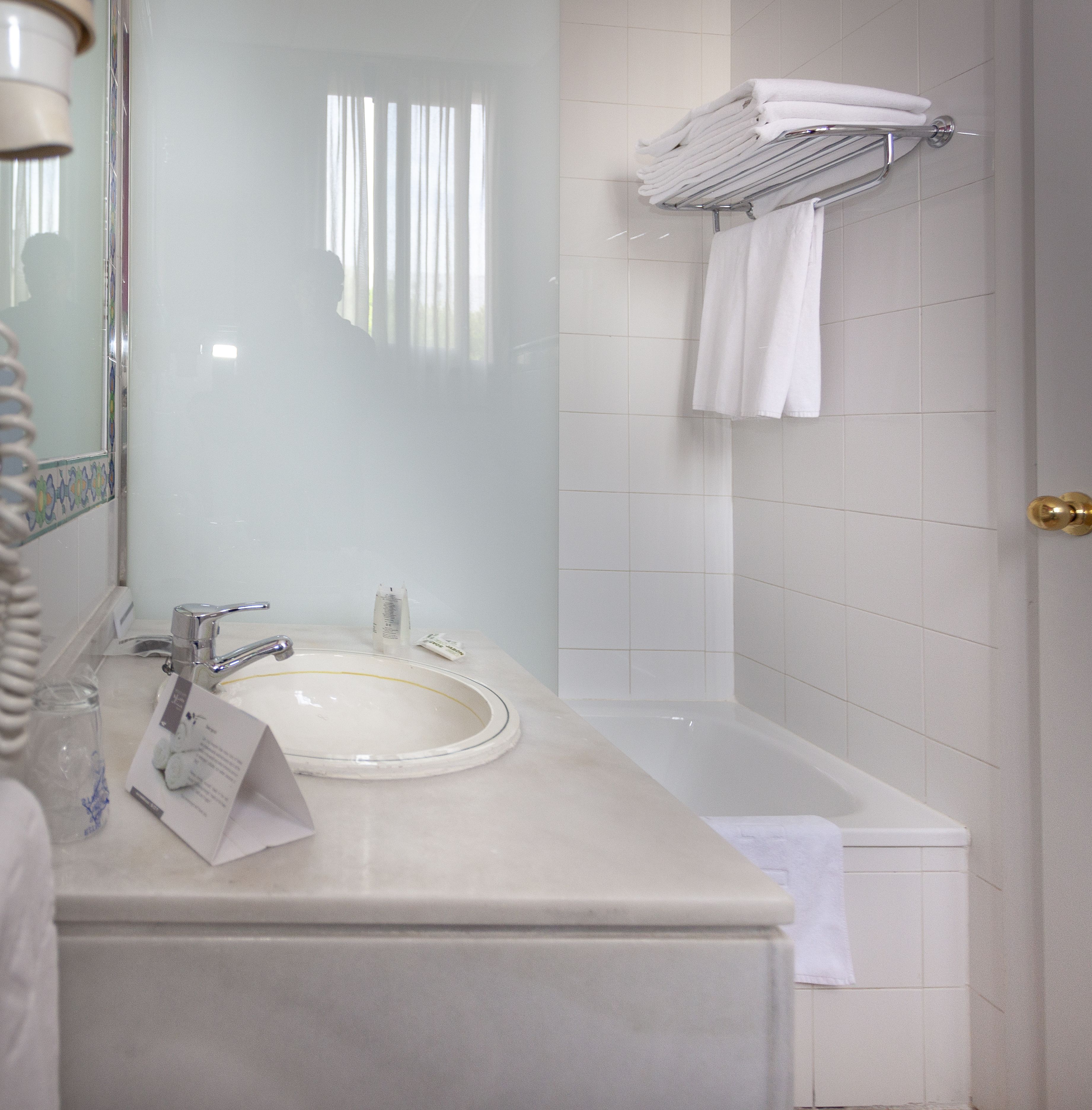 economy twin room | bathroom sink