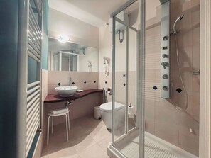 Kamar Double atau Twin | Kamar mandi | Pengering rambut dan handuk