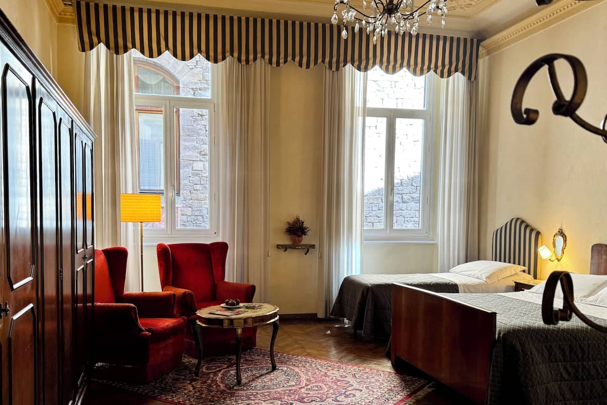 Triple Room | Individually decorated, individually furnished, free WiFi, bed sheets