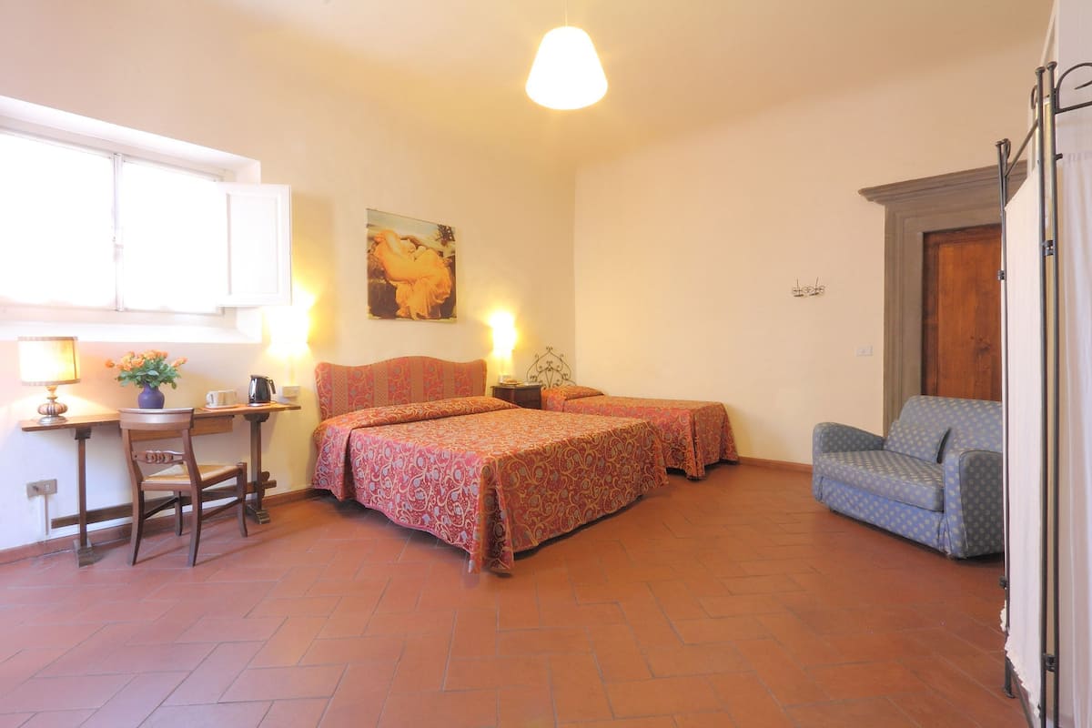 Triple Room, Shared Bathroom (with ensuite shower) | In-room safe, desk, blackout curtains, iron/ironing board