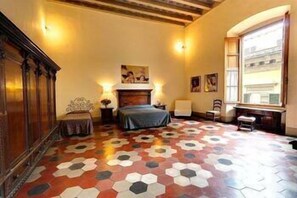 Quadruple Room, Shared Bathroom (with ensuite shower) | In-room safe, desk, blackout curtains, iron/ironing board - Hotel Bavaria (Florence)