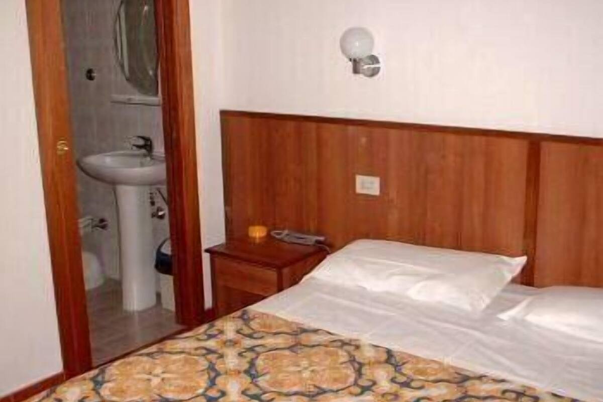 hypo-allergenic bedding, select comfort beds, desk, soundproofing