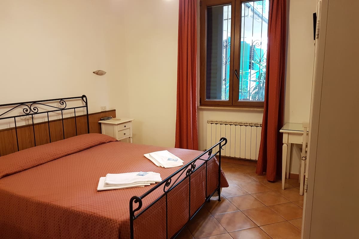 hypo-allergenic bedding, select comfort beds, desk, soundproofing