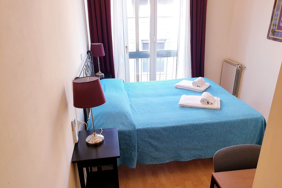 Camera doppia, bagno privato | Una cassaforte in camera, una scrivania, ferro/asse da stiro
