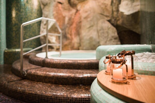 双人护理室、身体护理、热石按摩、瑞典式按摩、泰式按摩、身体磨砂