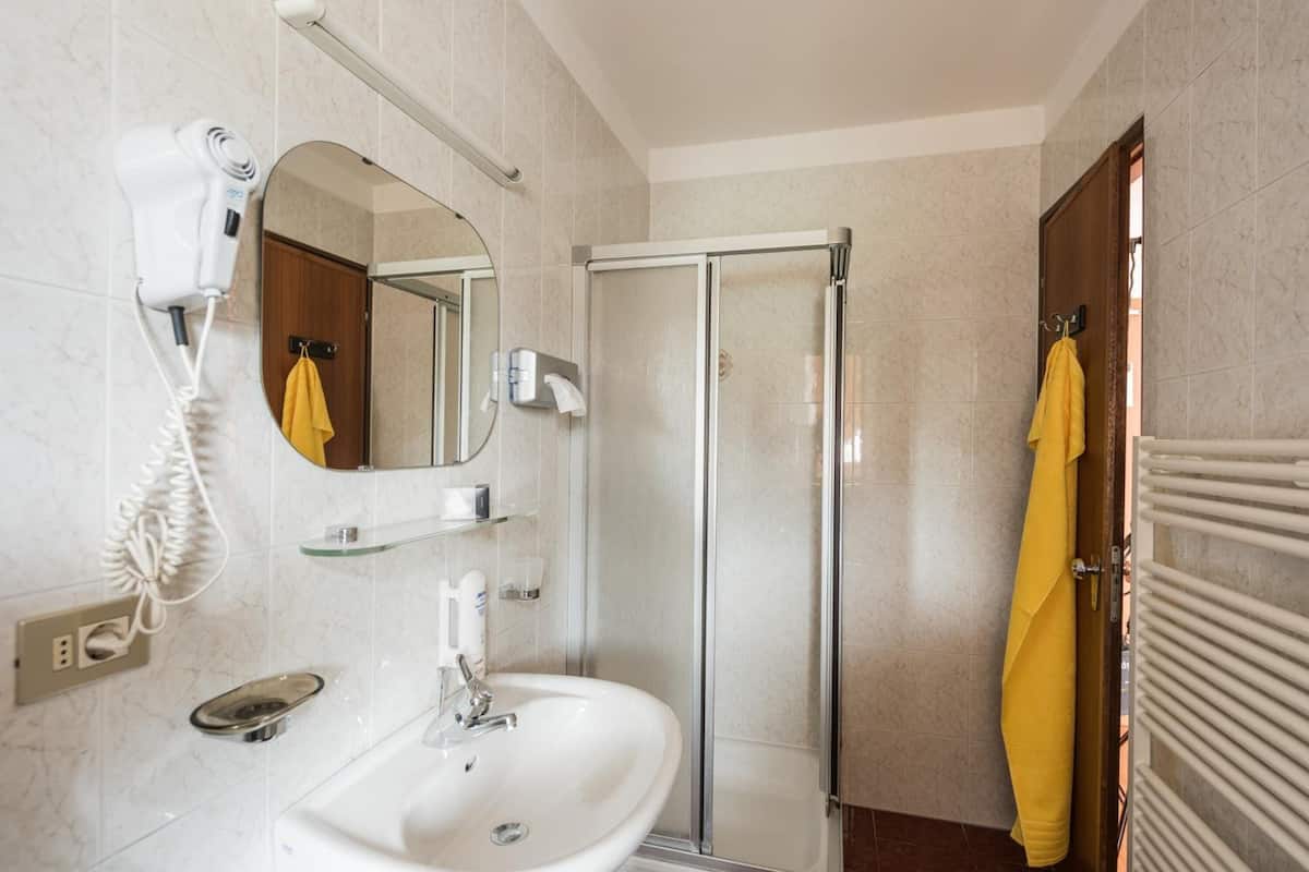 rainfall showerhead, free toiletries, hair dryer, bidet