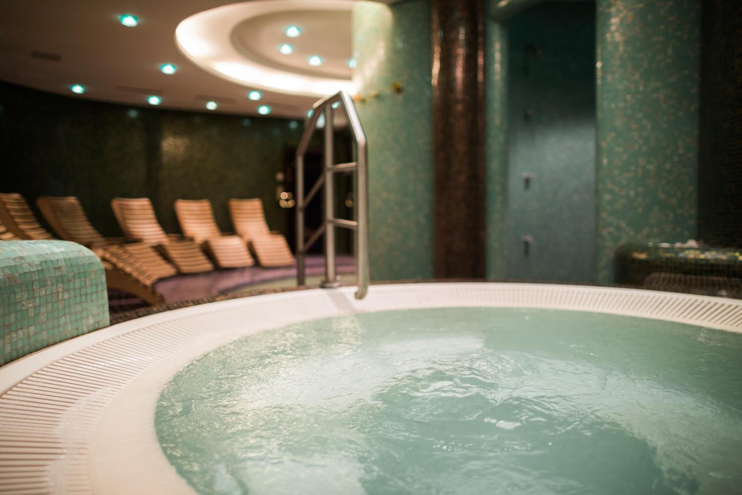 couples treatment room(s), body treatments, hot stone massages