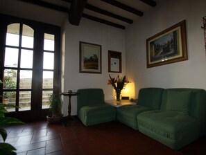 Lobby sitting area - Calzaiolo (San Casciano in Val di Pesa)