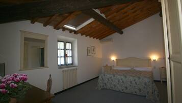 Zimmersafe, Schreibtisch, Zustellbetten