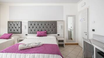 Dreibettzimmer, Balkon, Meerblick