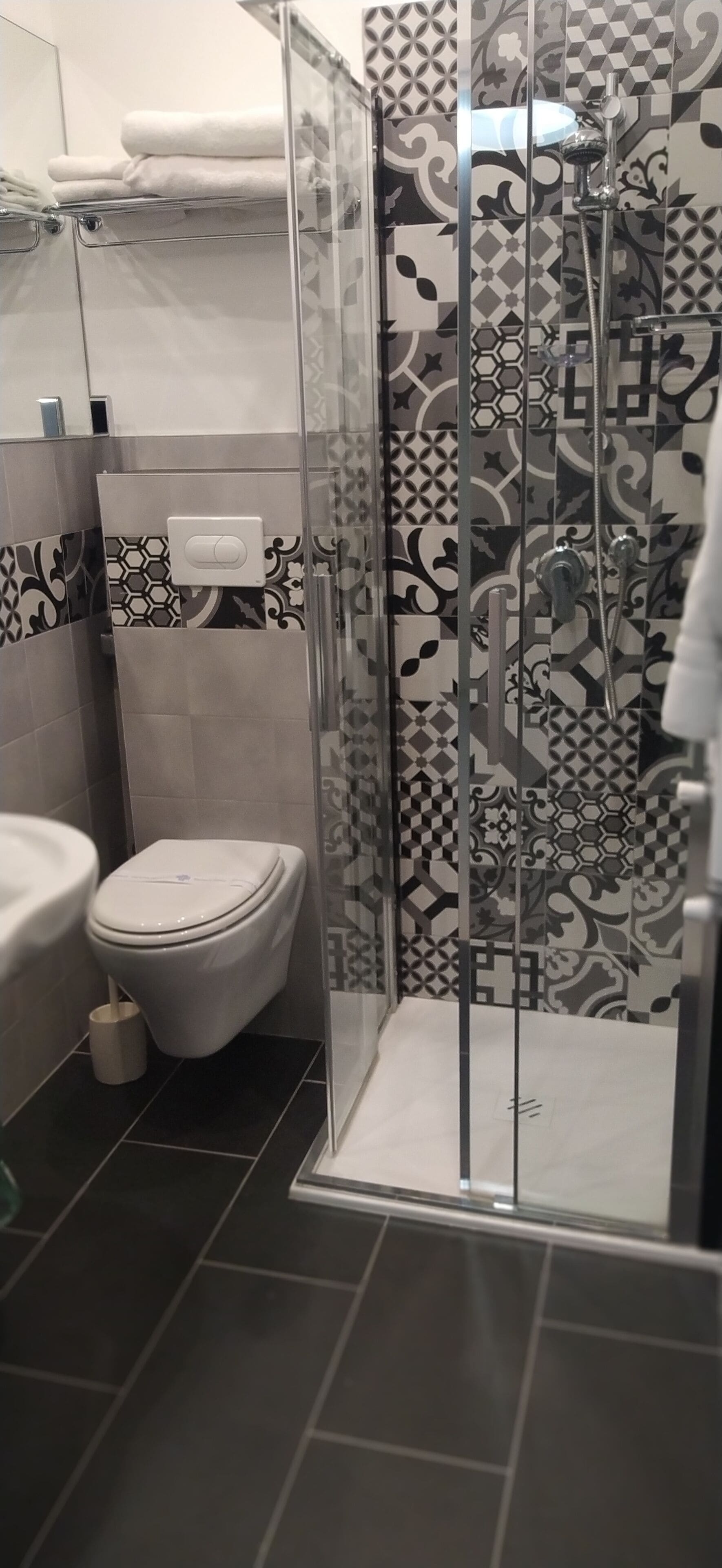 camera matrimoniale/doppia con balcone vista mare con accesso per disabili | bathroom | shower, rainfall showerhead, free toiletries, hair dryer