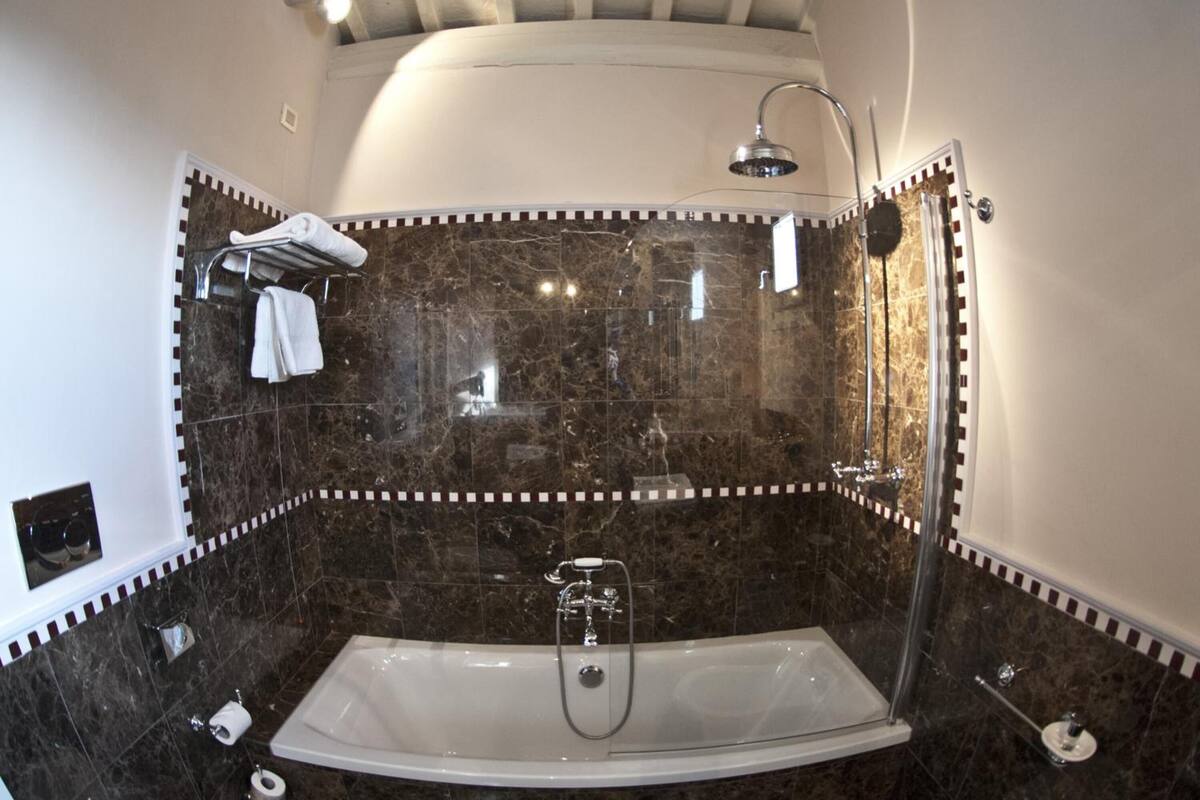 suite, terrace (on two levels) | bathroom | combined shower/bathtub, deep-soaking bathtub, rainfall showerhead