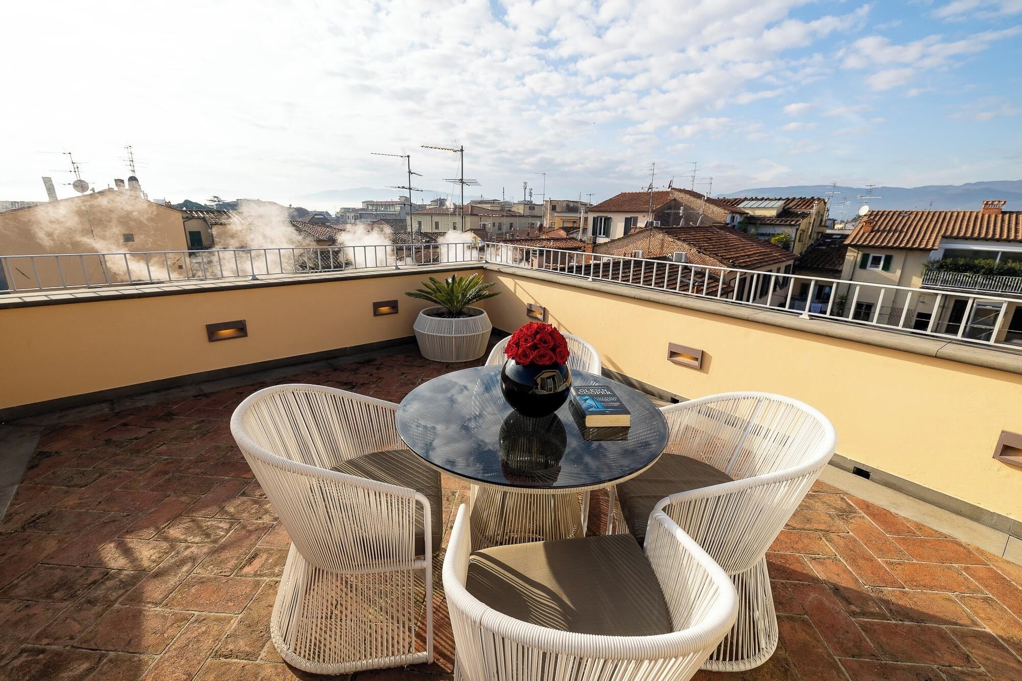 Suíte, terraço (on two levels) | Terraço/pátio