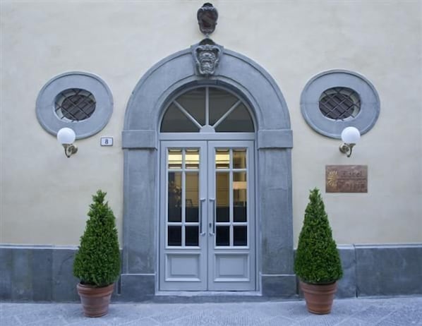 Property entrance - Hotel Patria (Pistoia)