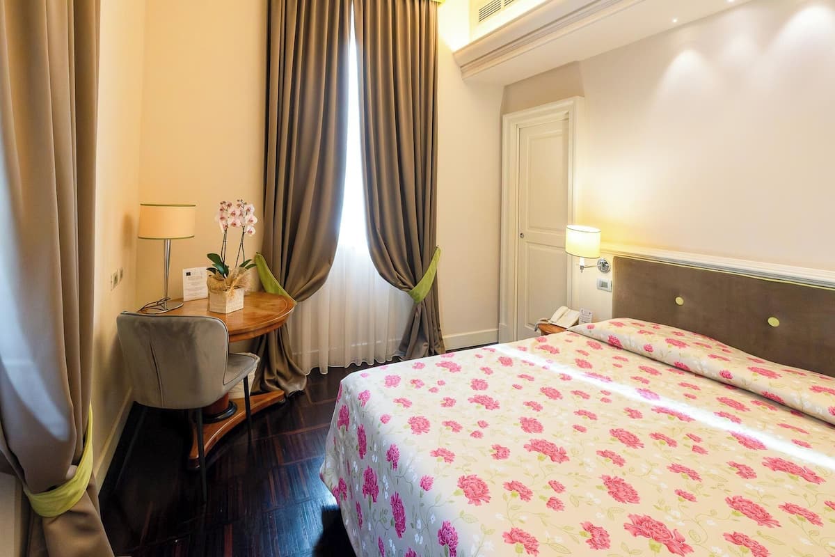 Junior Suite | Premium bedding, down comforters, Select Comfort beds, minibar