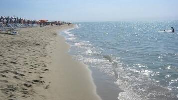 Beach nearby, sun-loungers, beach umbrellas