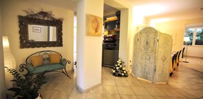 Hallway - Riviera Blu (Pisa)
