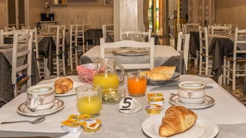 Colazione completa a pagamento, servita tutte le mattine 