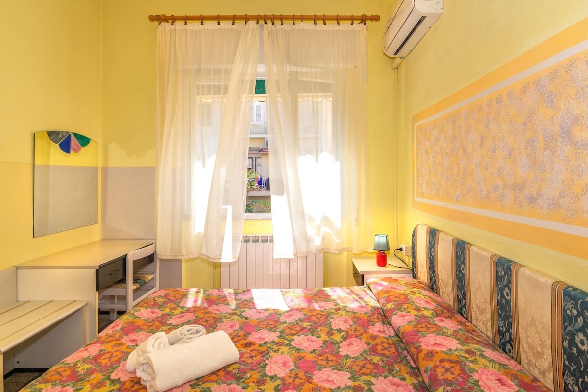 single room | 1 bedroom, down duvets, select comfort beds, desk