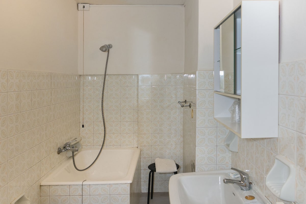 1 bedroom, down duvets, select comfort beds, desk