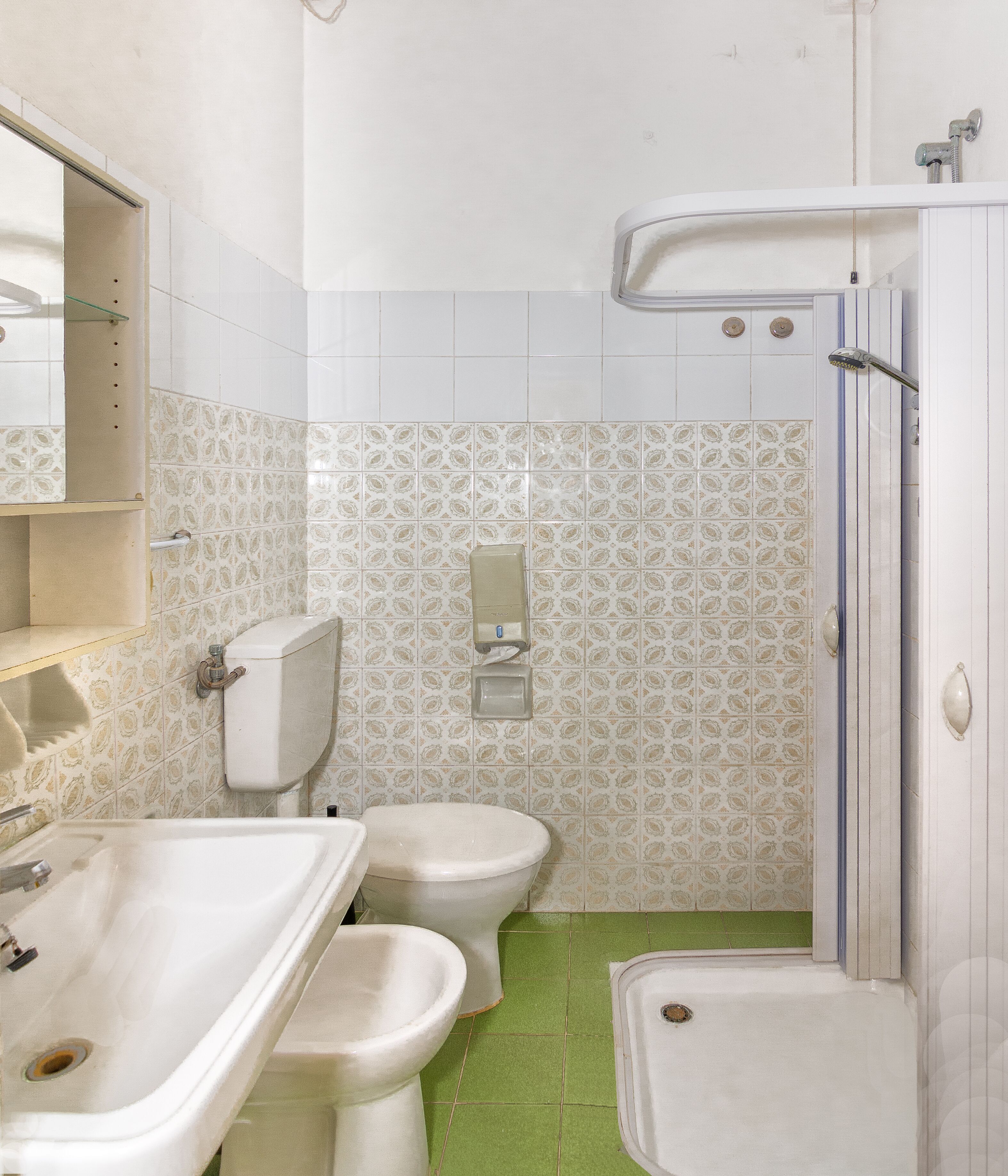 triple room | bathroom shower