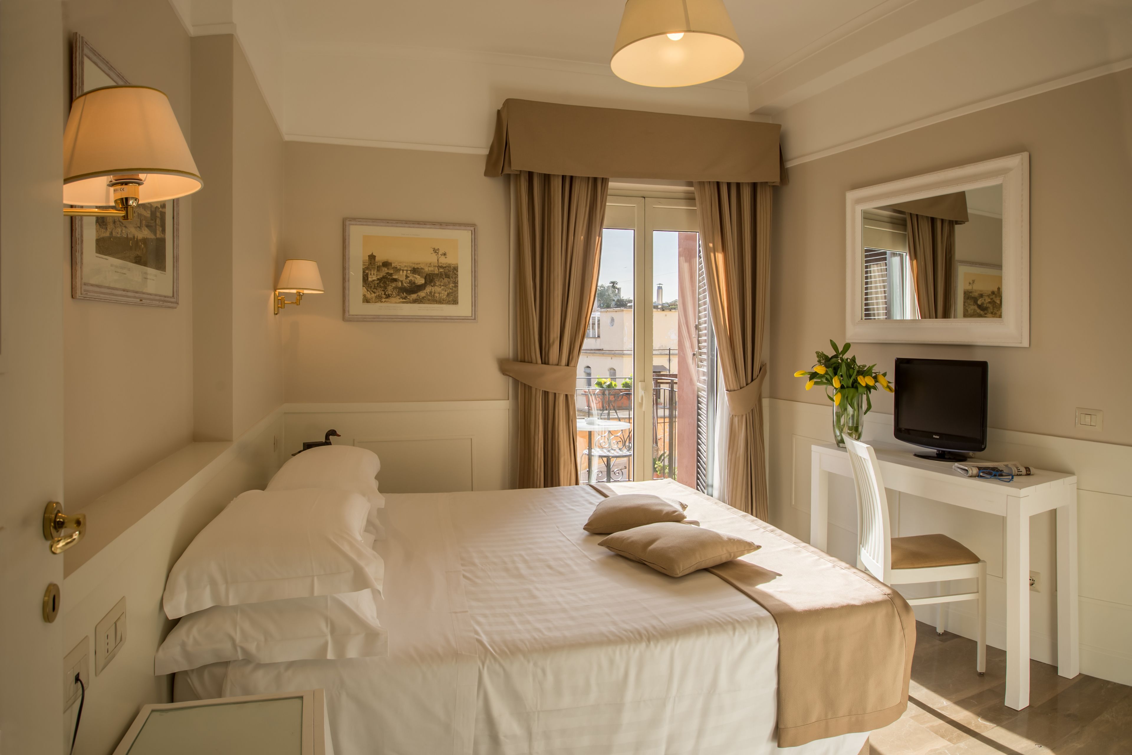 minibar, in-room safe, desk, laptop workspace