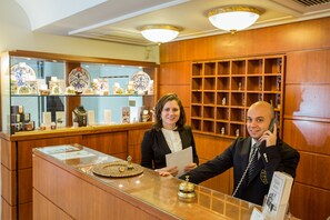 Reception - Hotel Modigliani (Rome)
