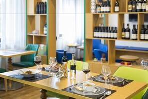 Petit déjeuner, dîner et brunch servis sur place